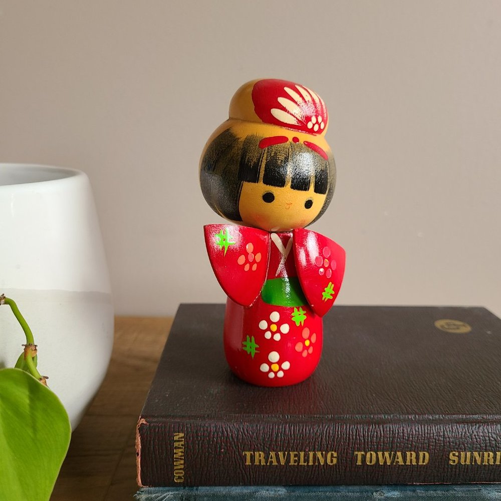 Vintage Japanese Kokeshi wooden doll. - Picture 2 of 6
